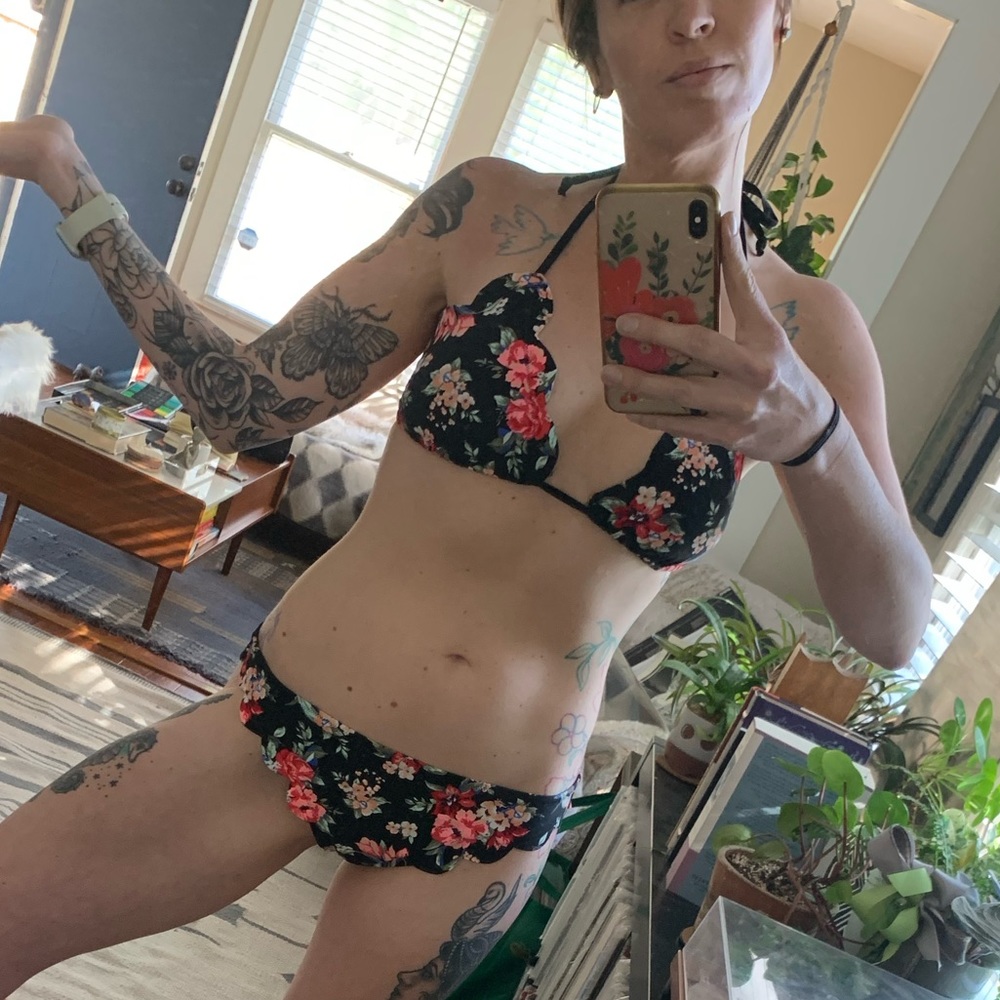 Abercrombie and Fitch black floral string bikini extra-large